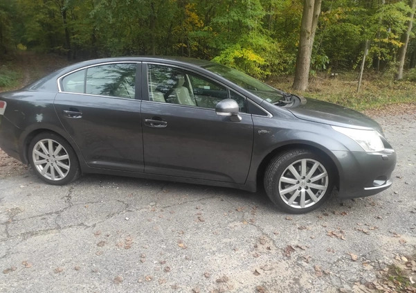 Toyota Avensis cena 27600 przebieg: 194500, rok produkcji 2009 z Lębork małe 46